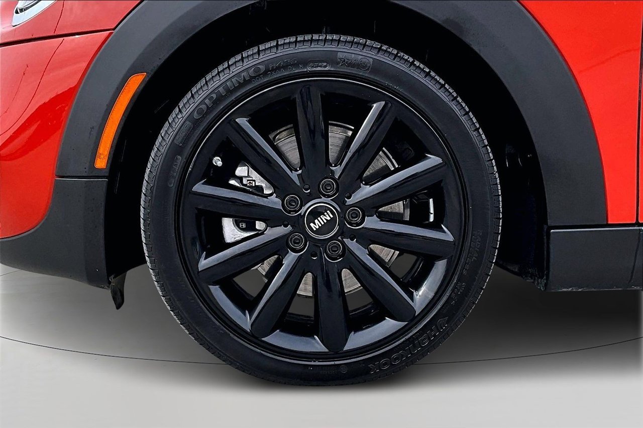 Used 2019 MINI Cooper S w/ Signature Upholstery Package image 33