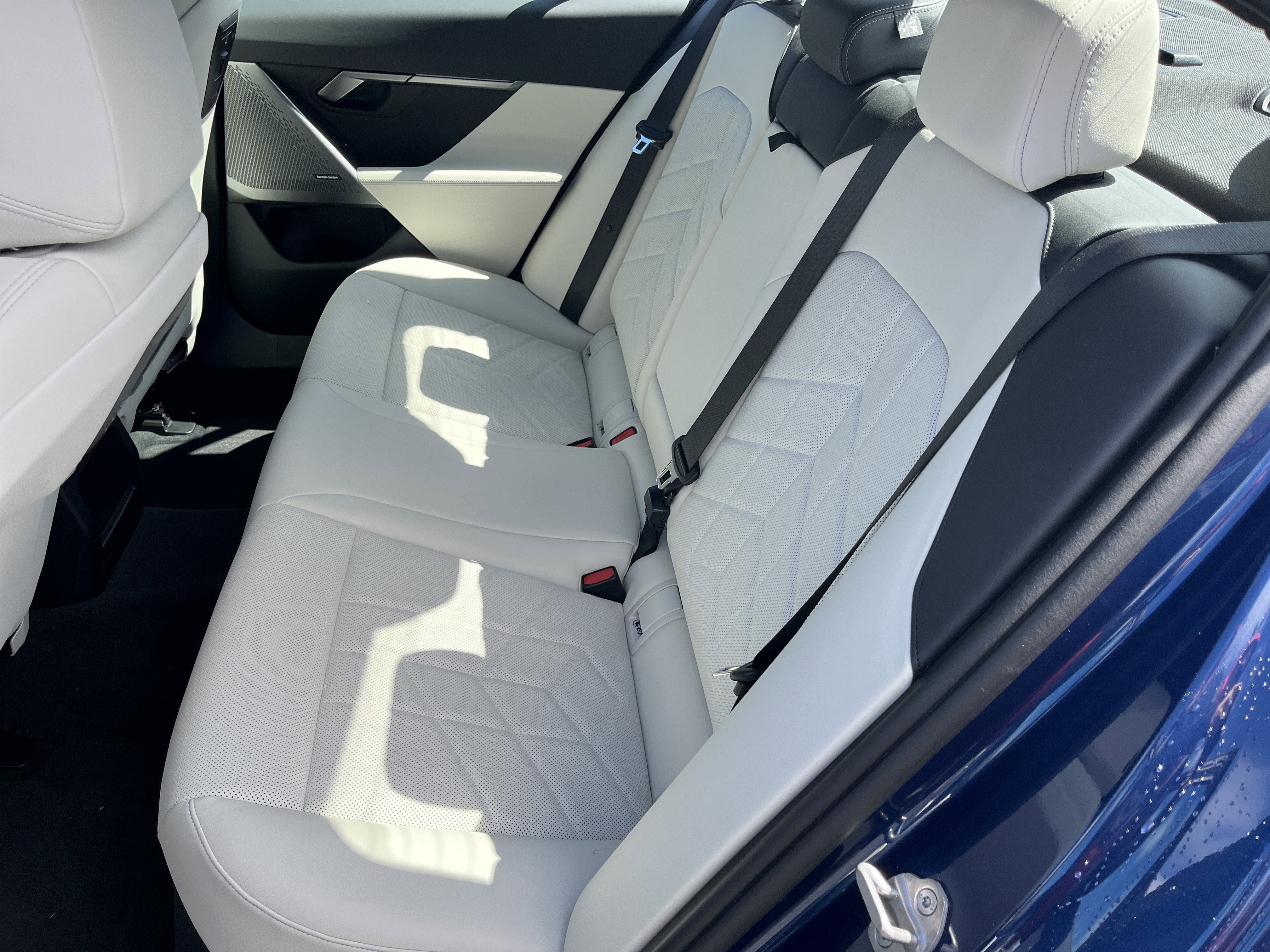 Used 2024 BMW 530i w/ Premium Package image 19