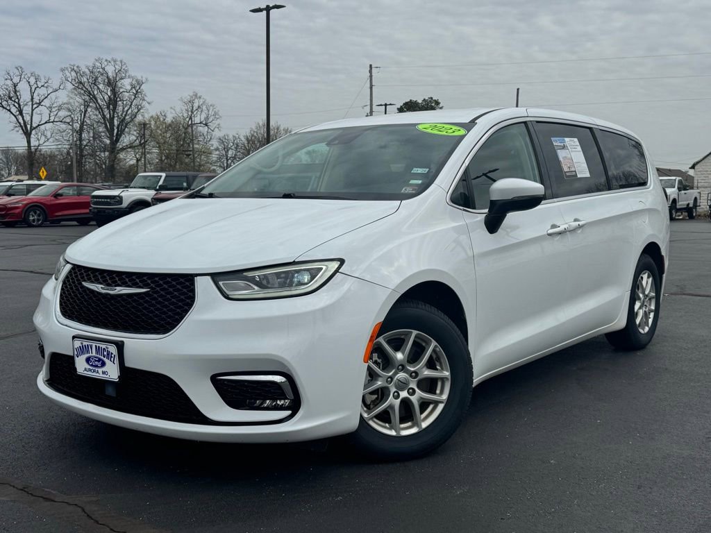 Used 2023 Chrysler Pacifica Touring-L image 30