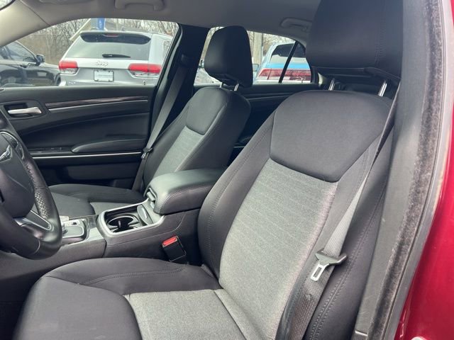 Used 2021 Chrysler 300 Touring w/ Chrome Appearance Package image 3