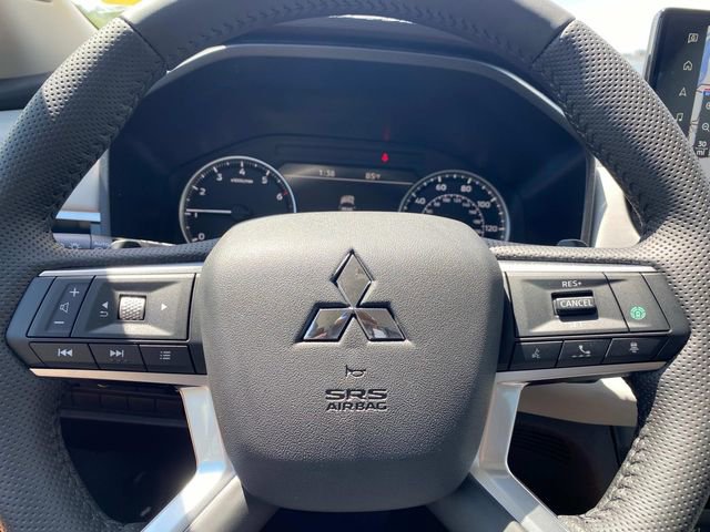 New 2025 Mitsubishi Outlander AWD image 15