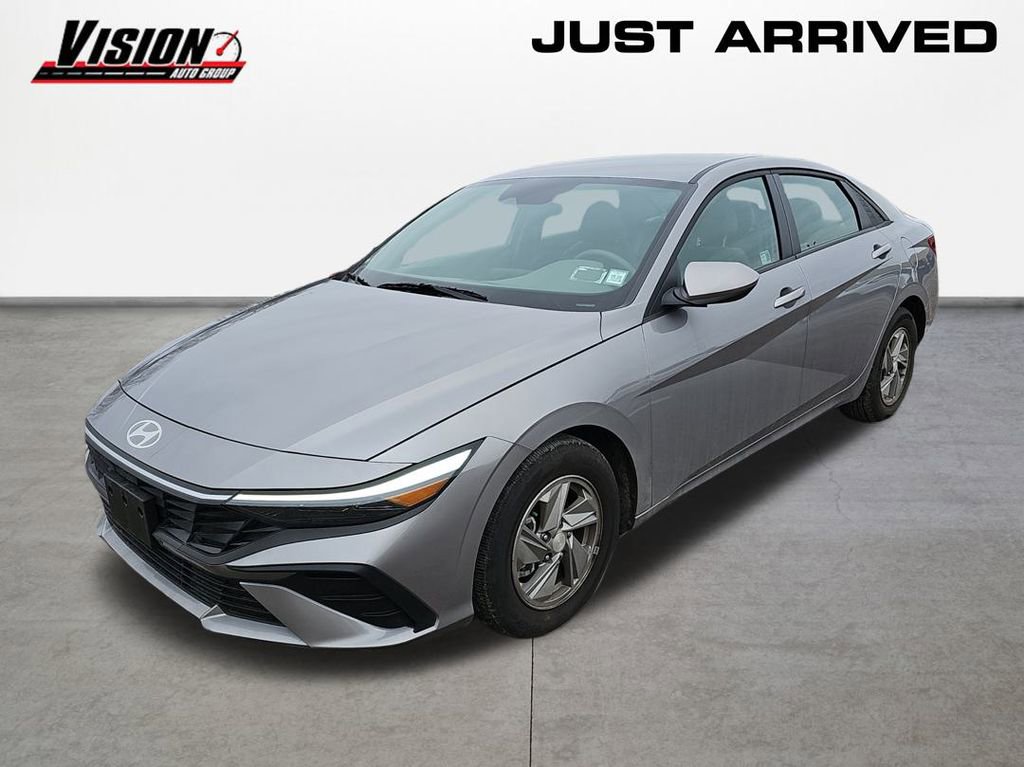 Used 2025 Hyundai Elantra SE image 1