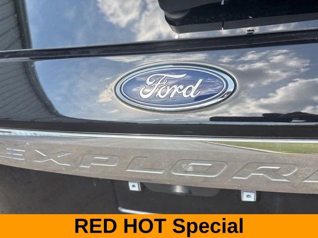 Used 2023 Ford Explorer XLT image 50