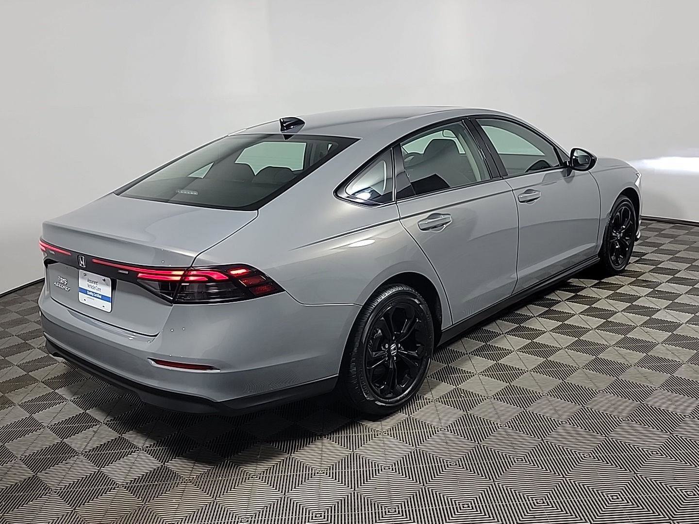 Certified 2025 Honda Accord SE image 4