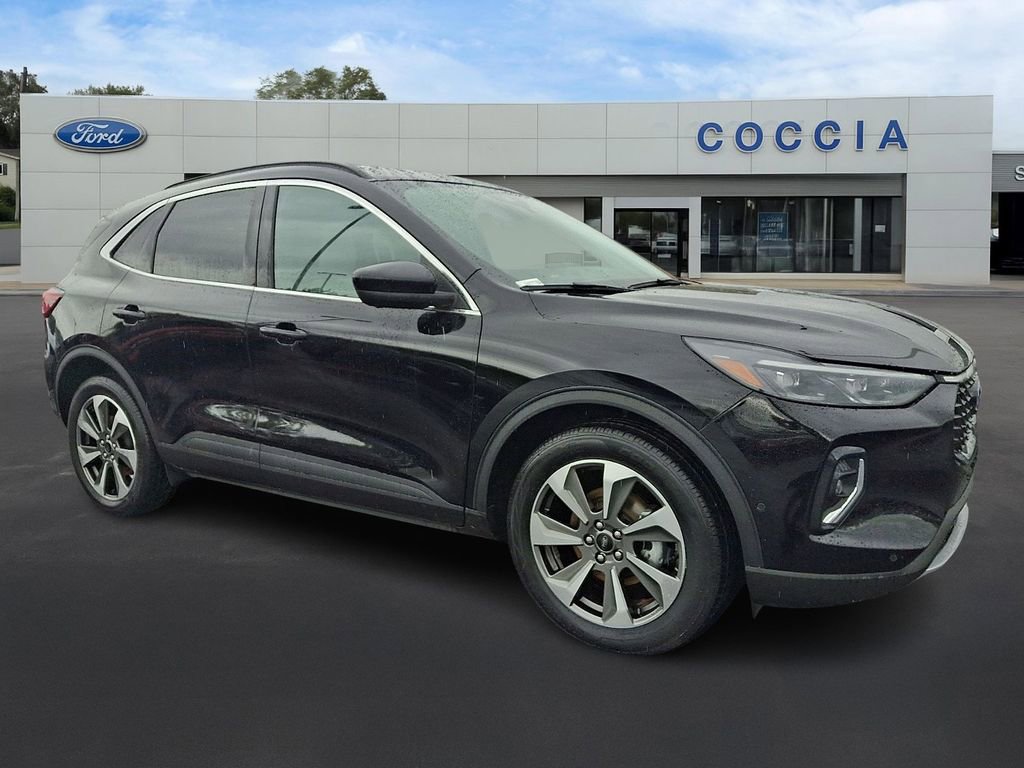 Certified 2023 Ford Escape Platinum w/ Premium Technology Package AWD/4WD image 3