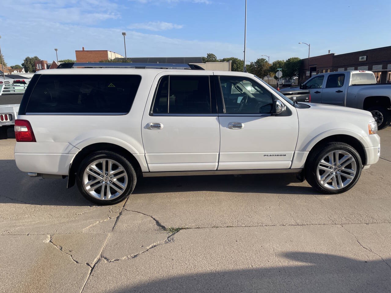 Used 2017 Ford Expedition EL Platinum AWD/4WD image 6