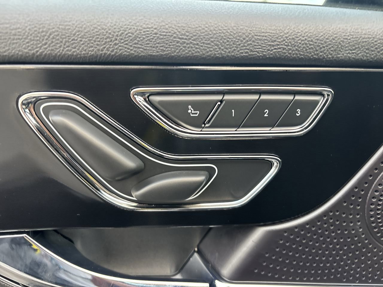 Used 2025 Lincoln Corsair FWD w/ Equipment Group 101A image 14