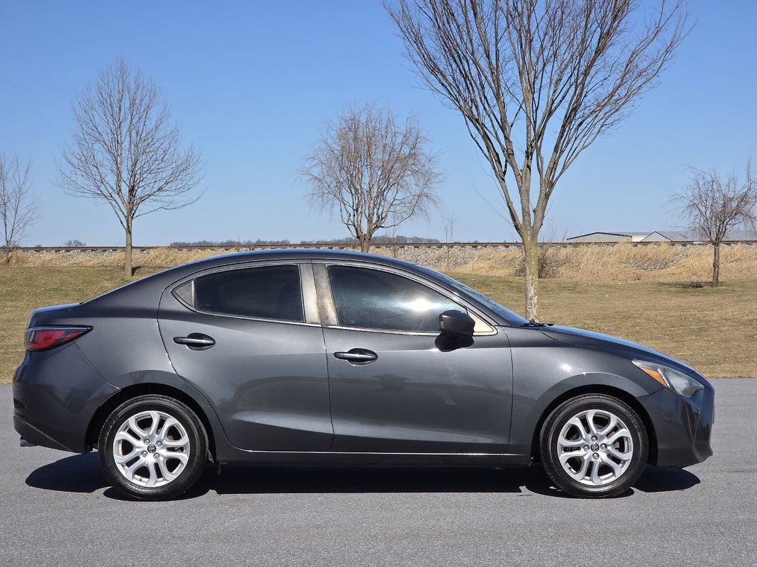 Used 2017 Toyota Yaris iA image 9