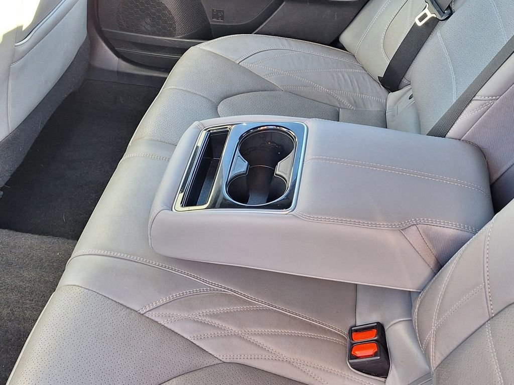 Used 2019 Toyota Avalon Limited image 13