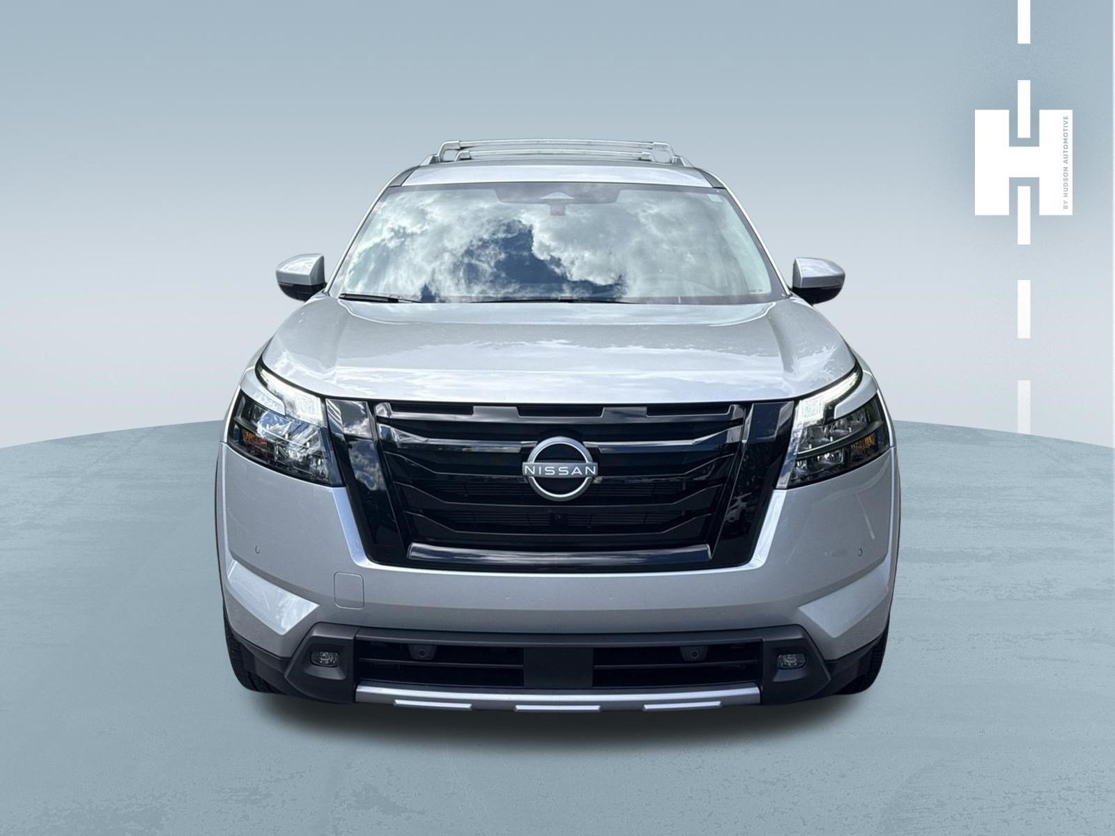 Used 2025 Nissan Pathfinder SL w/ Black Appearance Package FWD image 2