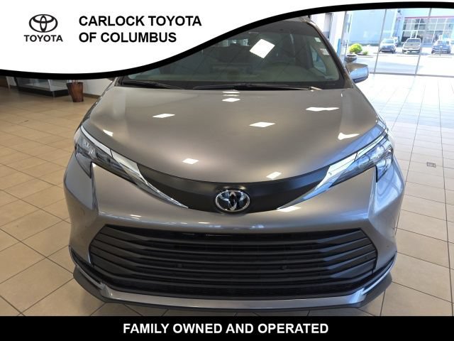 Used 2026 Toyota Sienna XLE FWD image 4