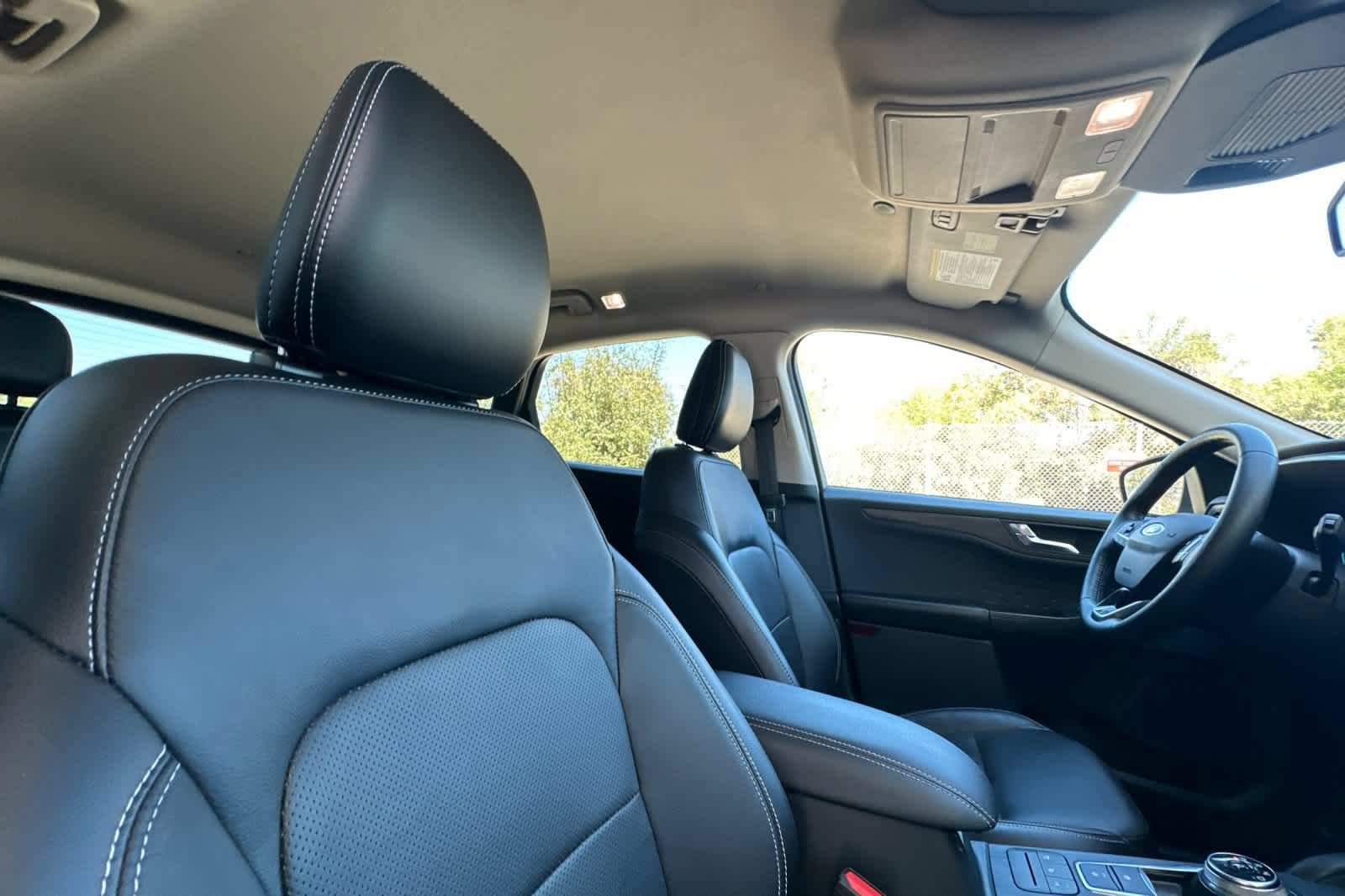 Certified 2020 Ford Escape Titanium AWD/4WD image 18