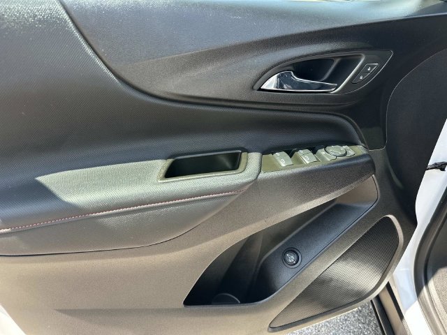 Used 2023 Chevrolet Equinox RS FWD image 17