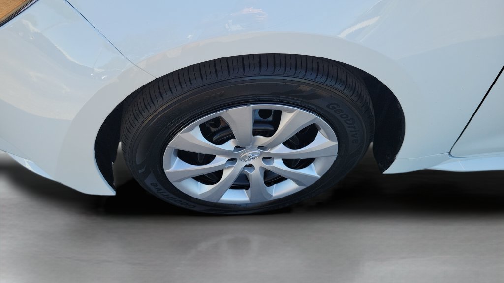Used 2025 Toyota Corolla LE FWD image 9