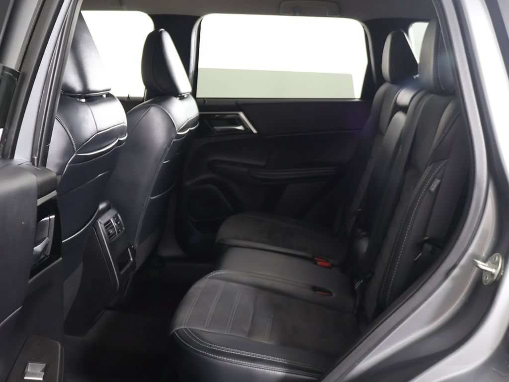 Used 2024 Mitsubishi Outlander SE Black Edition FWD image 30