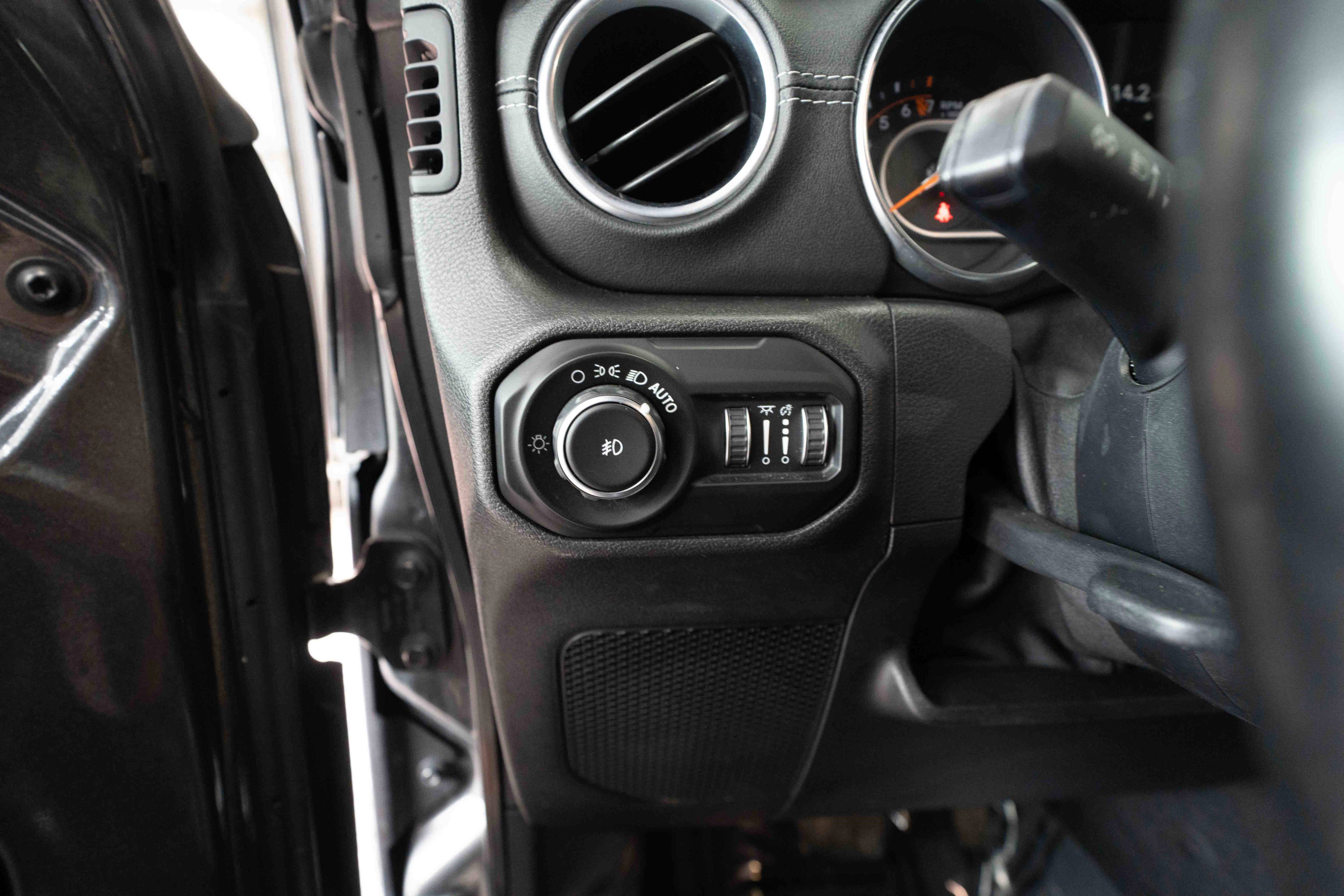 Used 2019 Jeep Wrangler Unlimited Sahara w/ Quick Order Package 24M Moab image 11