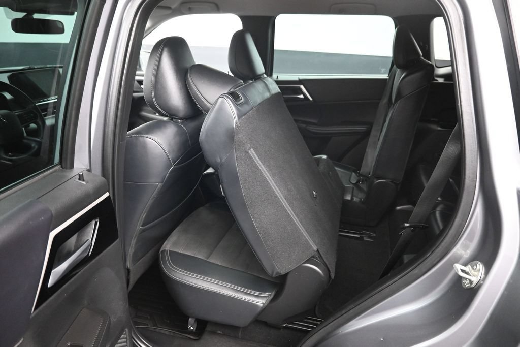 Used 2023 Mitsubishi Outlander SE FWD image 29