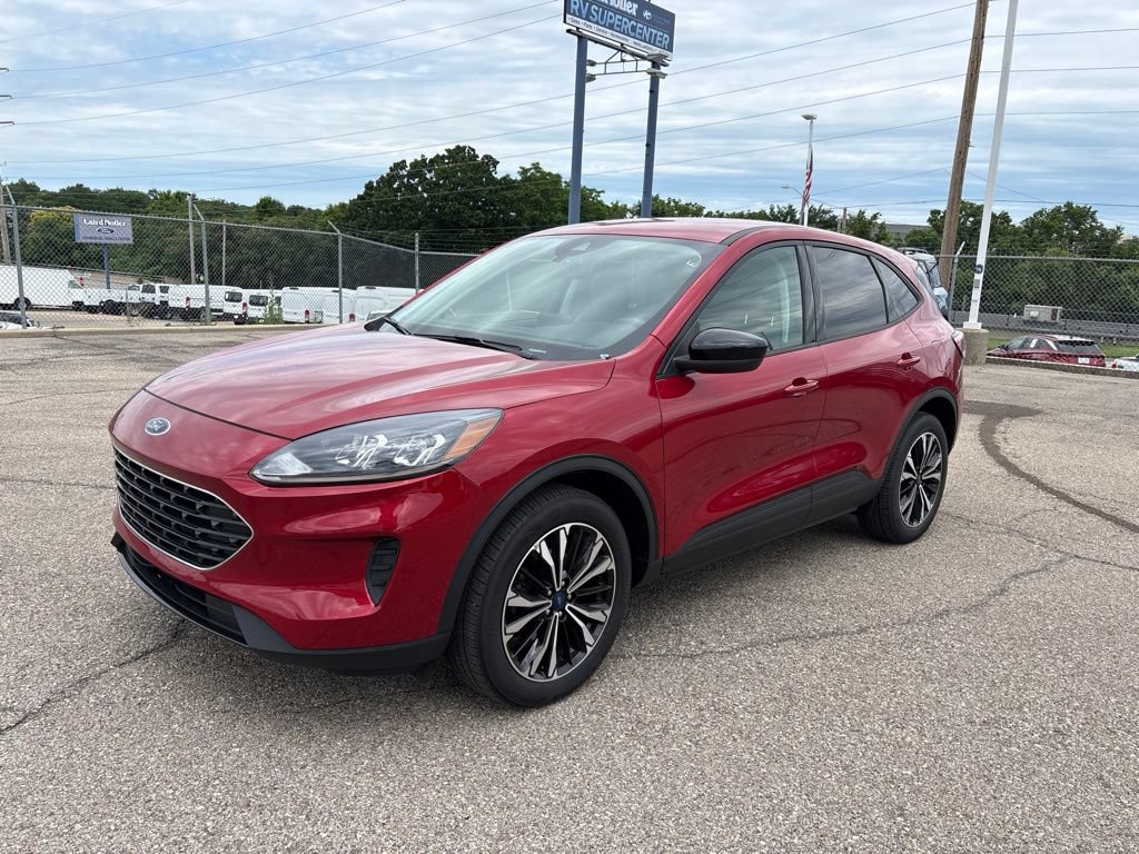 Used 2022 Ford Escape SE w/ SE Sport Appearance Package AWD/4WD image 3