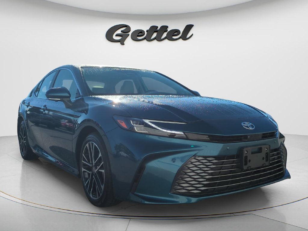 Used 2025 Toyota Camry XLE w/ Premium Plus Package FWD image 3