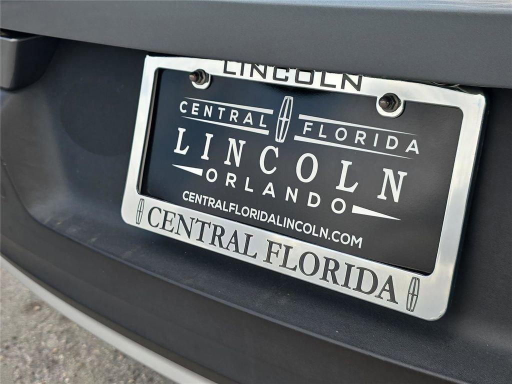 Used 2019 Volvo XC40 T5 Momentum image 5