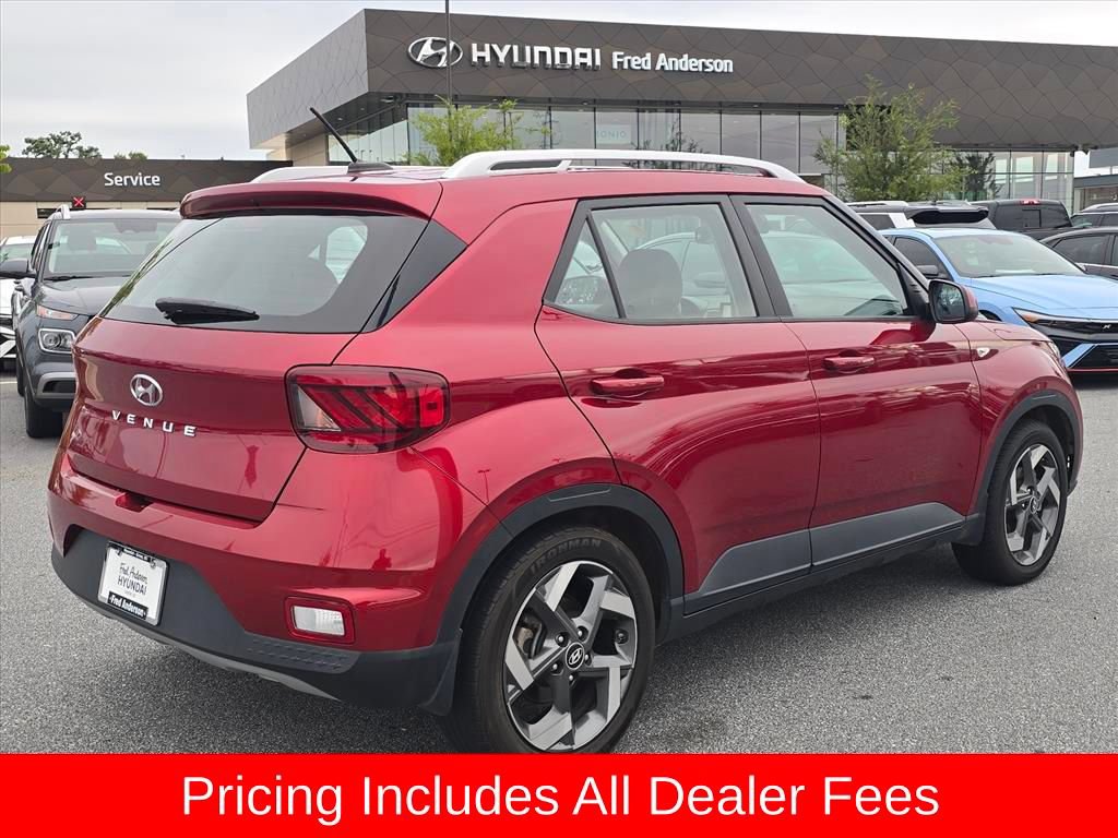 Used 2024 Hyundai Venue Limited FWD image 3