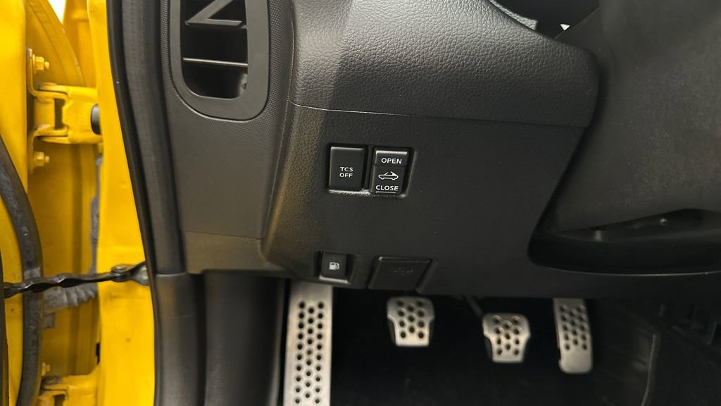 Used 2005 Nissan 350Z Touring image 32