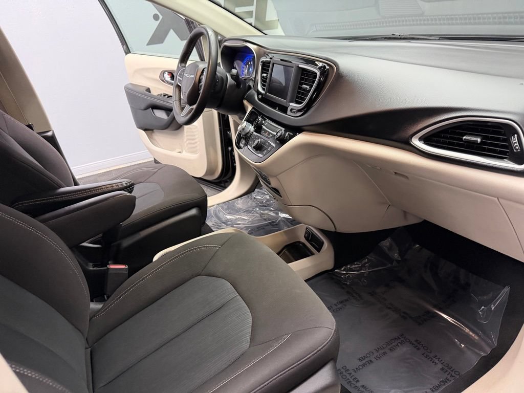 Used 2023 Chrysler Voyager LX FWD image 50