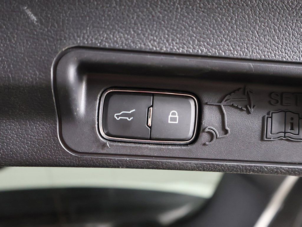 Used 2022 Ford Explorer XLT w/ Equipment Group 202A image 22