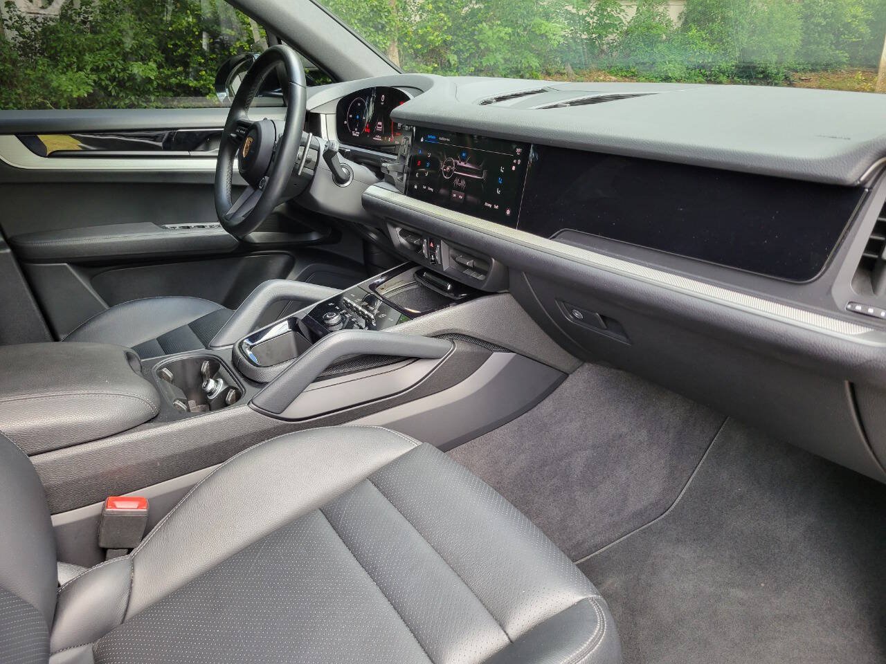 Used 2024 Porsche Cayenne AWD/4WD image 9