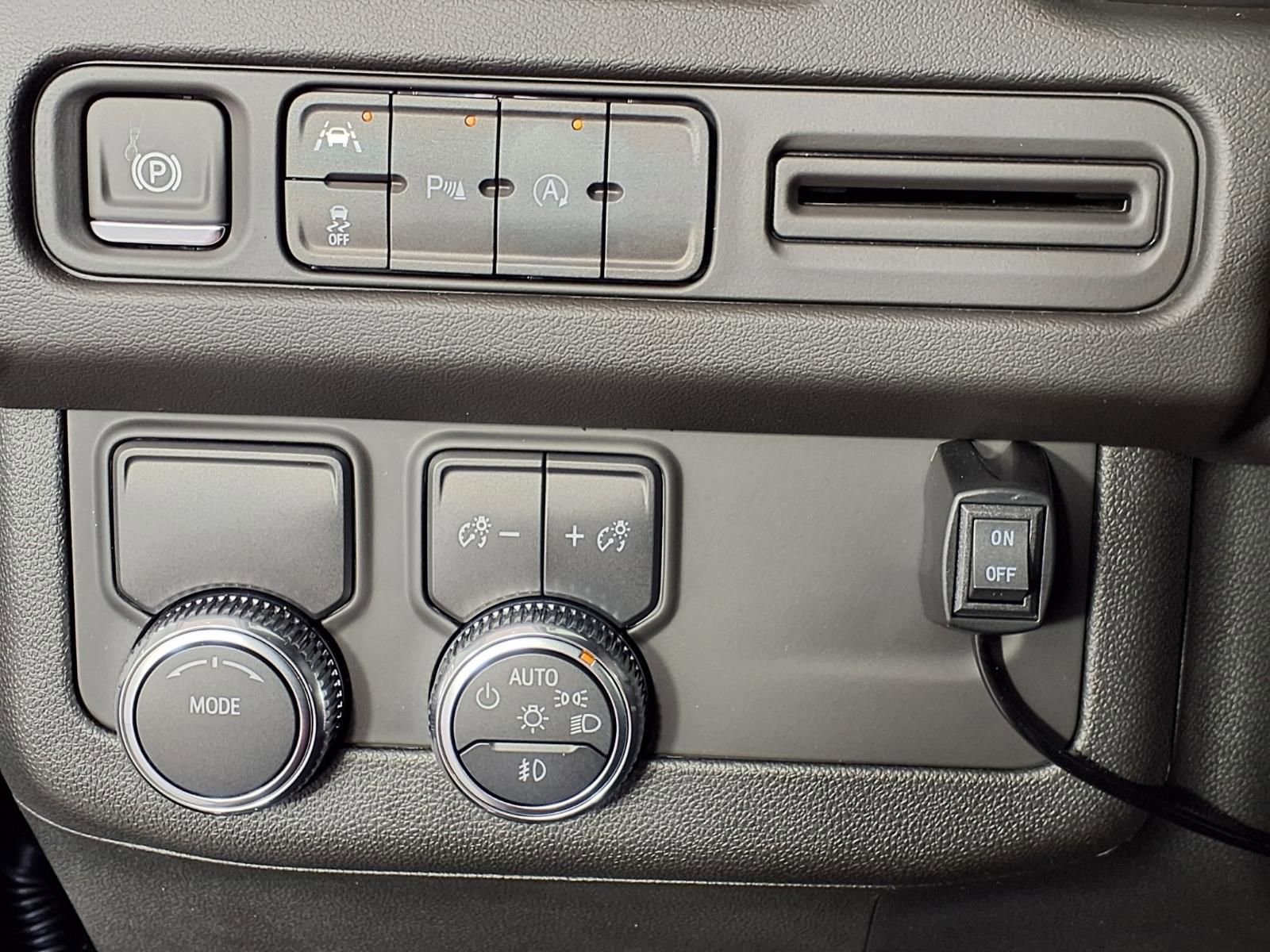 Used 2024 GMC Yukon SLE w/ Gmc Pro Safety Plus Package image 16