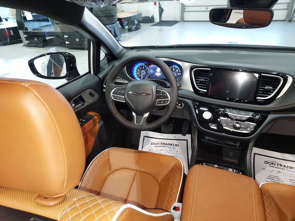 New 2026 Chrysler Pacifica Pinnacle w/ Trailer Tow Group image 15