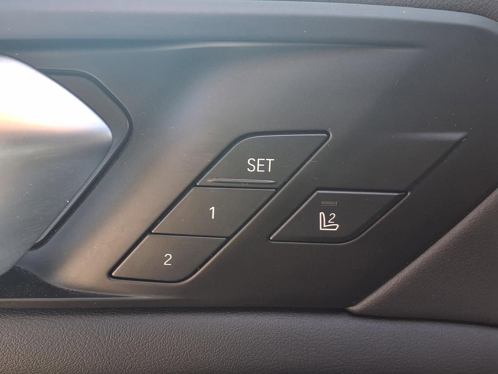 Used 2025 BMW X5 xDrive50e image 7