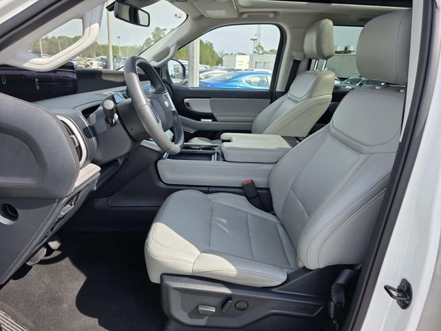 Used 2025 Ford Expedition Active image 8