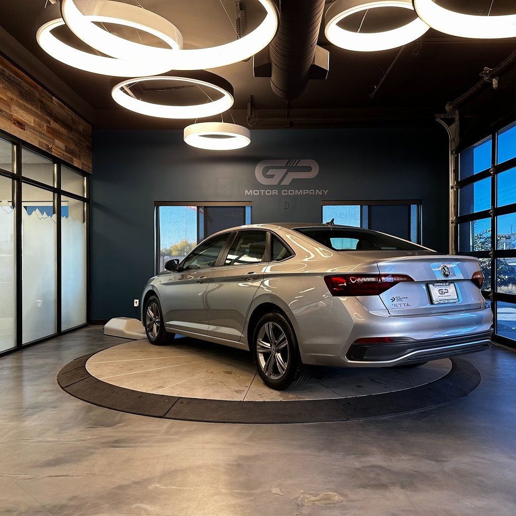 Used 2024 Volkswagen Jetta SE image 5