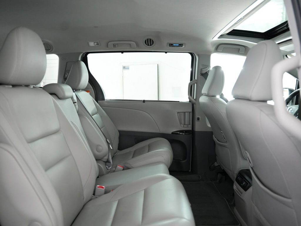 Used 2020 Toyota Sienna XLE w/ XLE Navigation Package FWD image 36