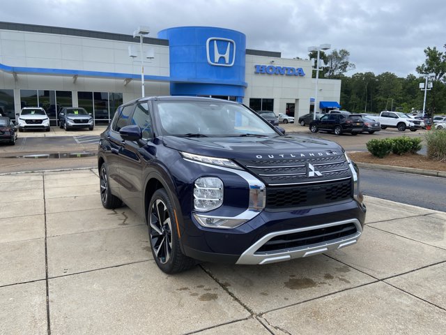 Used 2023 Mitsubishi Outlander SE FWD image 2