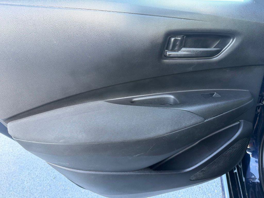 Used 2025 Toyota Corolla LE FWD image 13