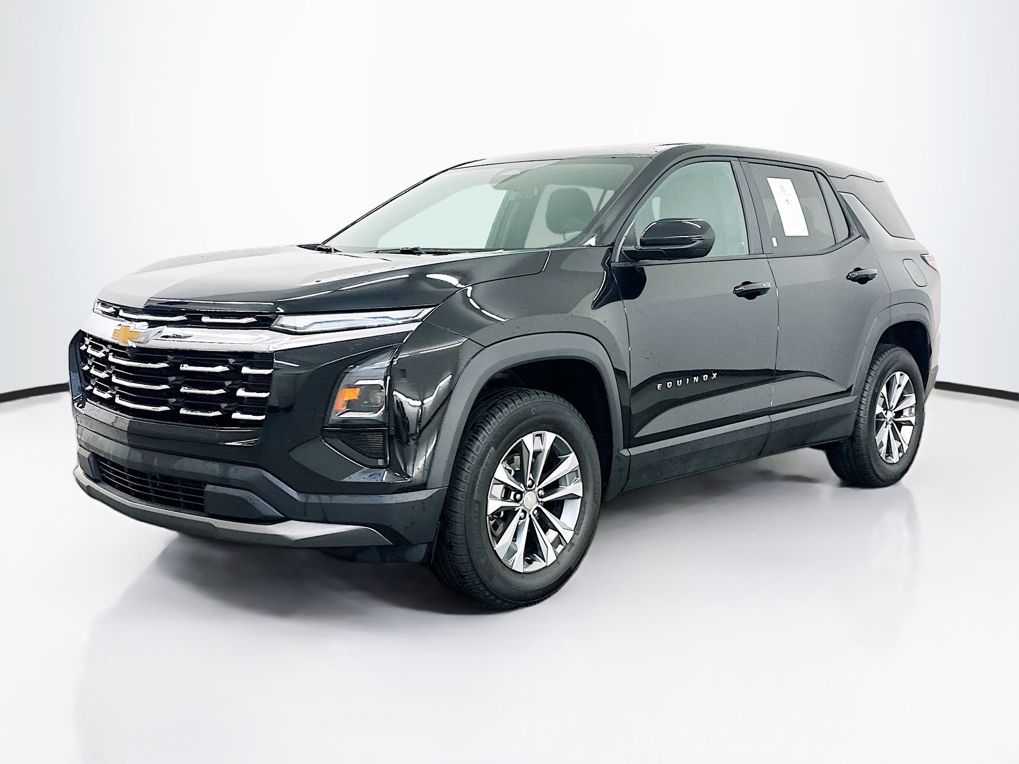 Used 2025 Chevrolet Equinox LT AWD/4WD image 3