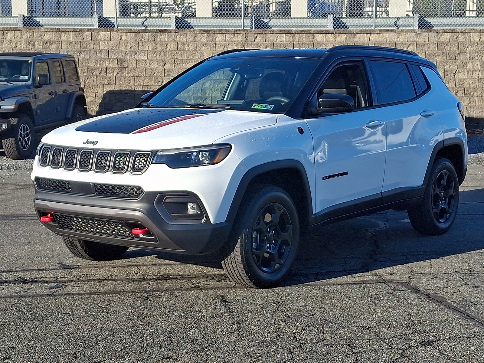 Used 2023 Jeep Compass Trailhawk w/ Trailhawk Elite Group AWD/4WD image 3