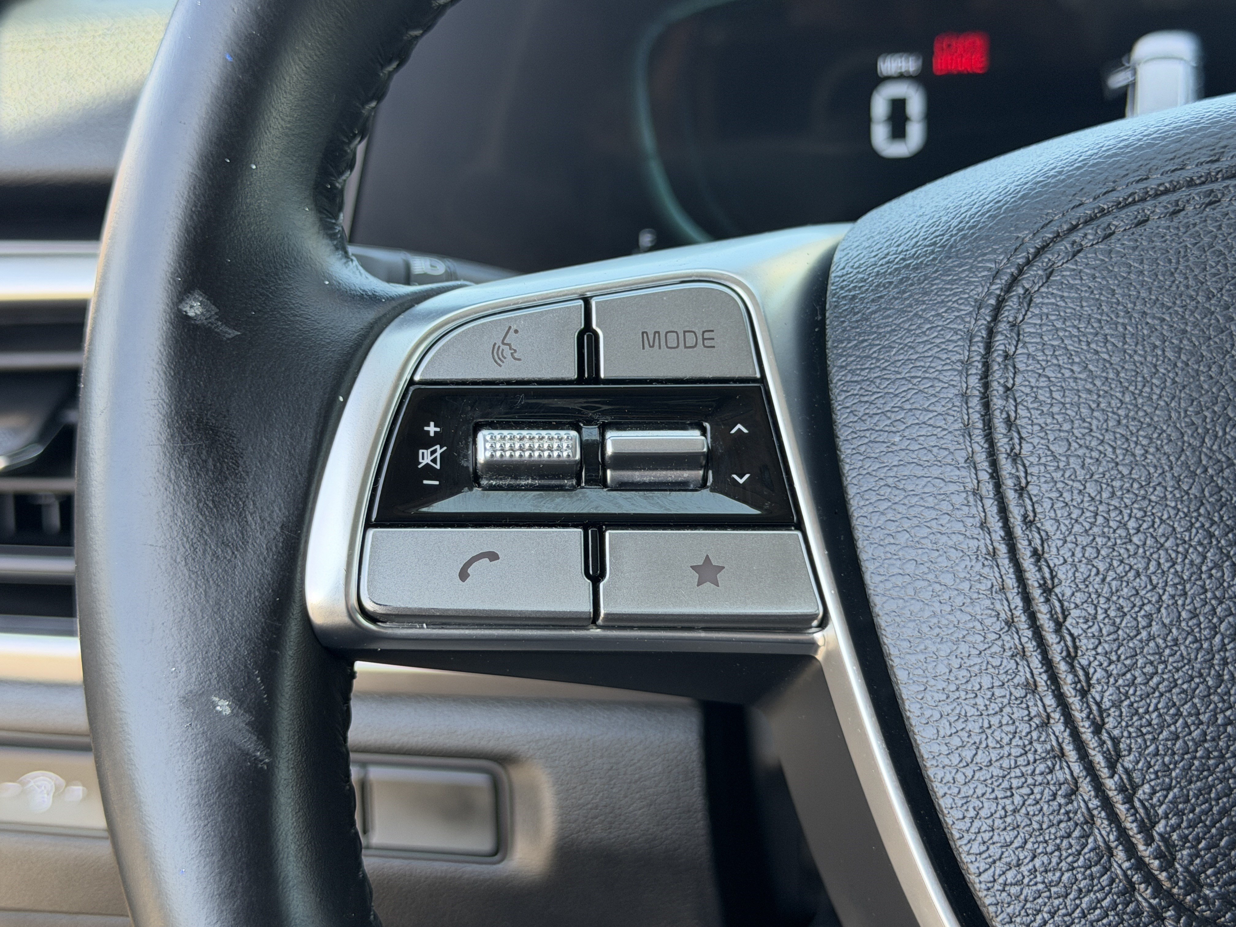 Certified 2024 Kia Telluride LX FWD image 18