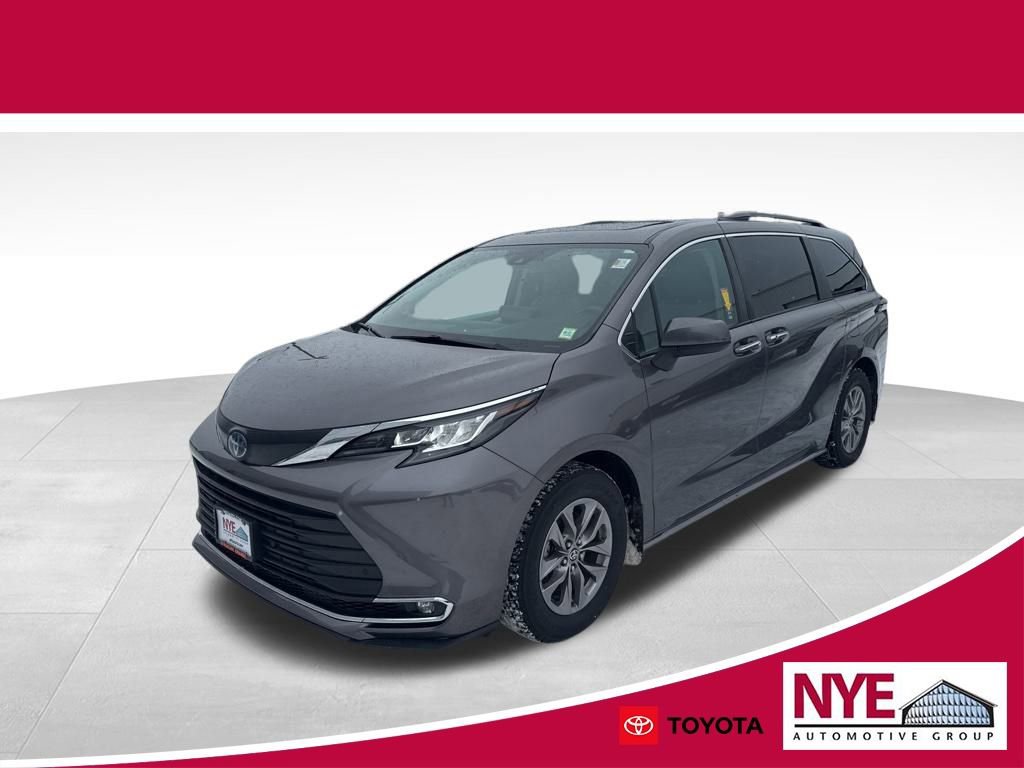 Used 2023 Toyota Sienna XLE w/ XLE Plus Package image 1