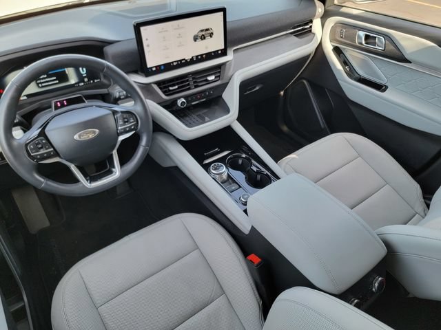Certified 2025 Ford Explorer Platinum w/ LUX Leather Package AWD/4WD image 39