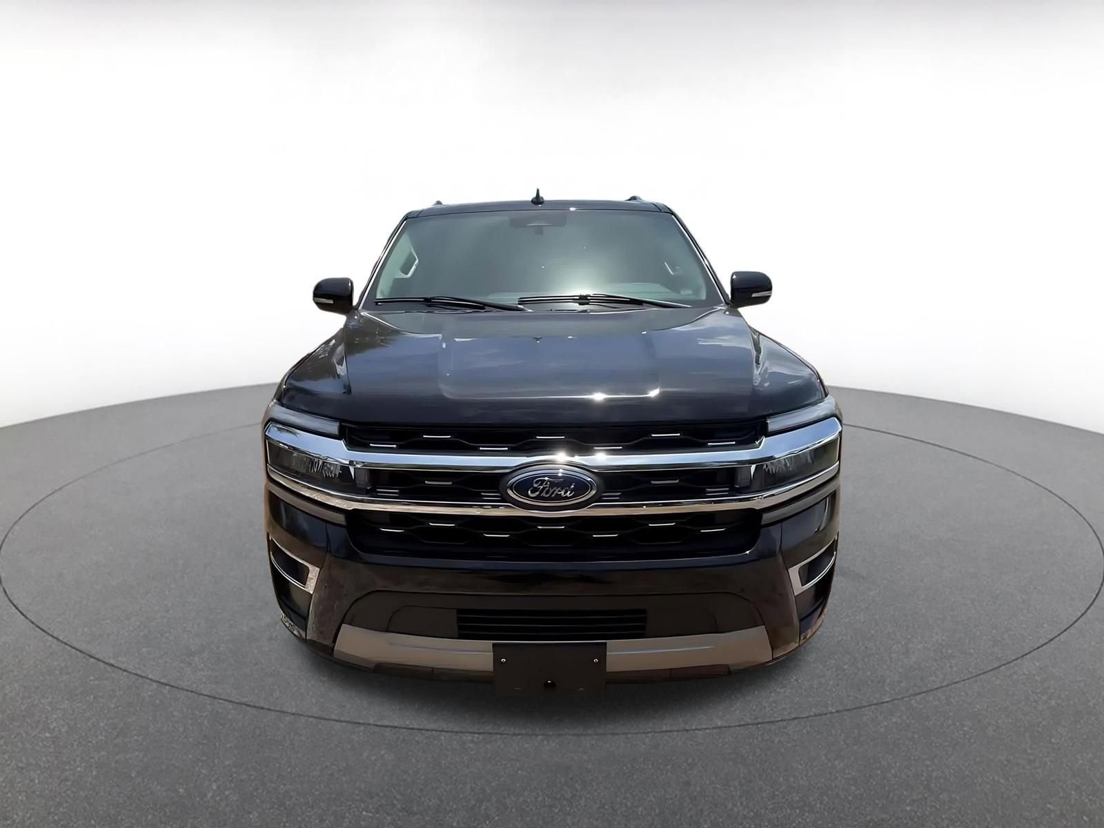 Used 2024 Ford Expedition Limited RWD image 3