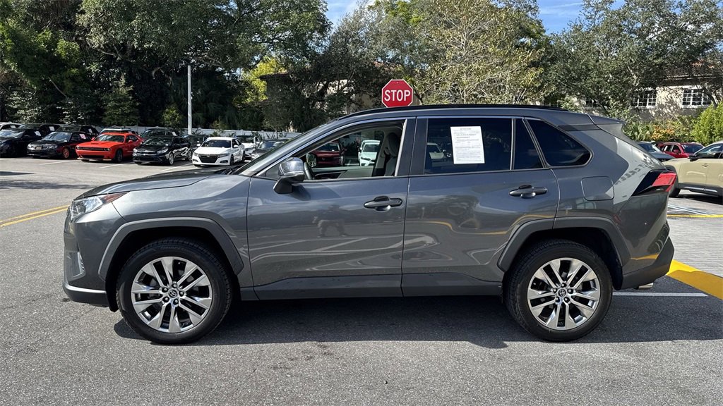 Used 2021 Toyota RAV4 XLE Premium image 12