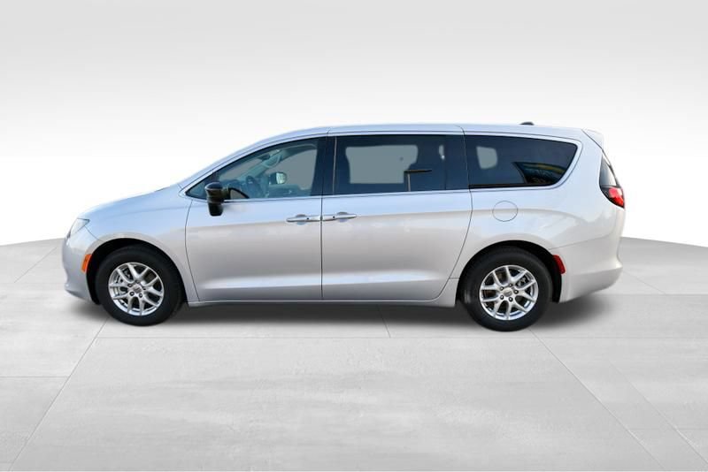Used 2024 Chrysler Voyager LX FWD image 3