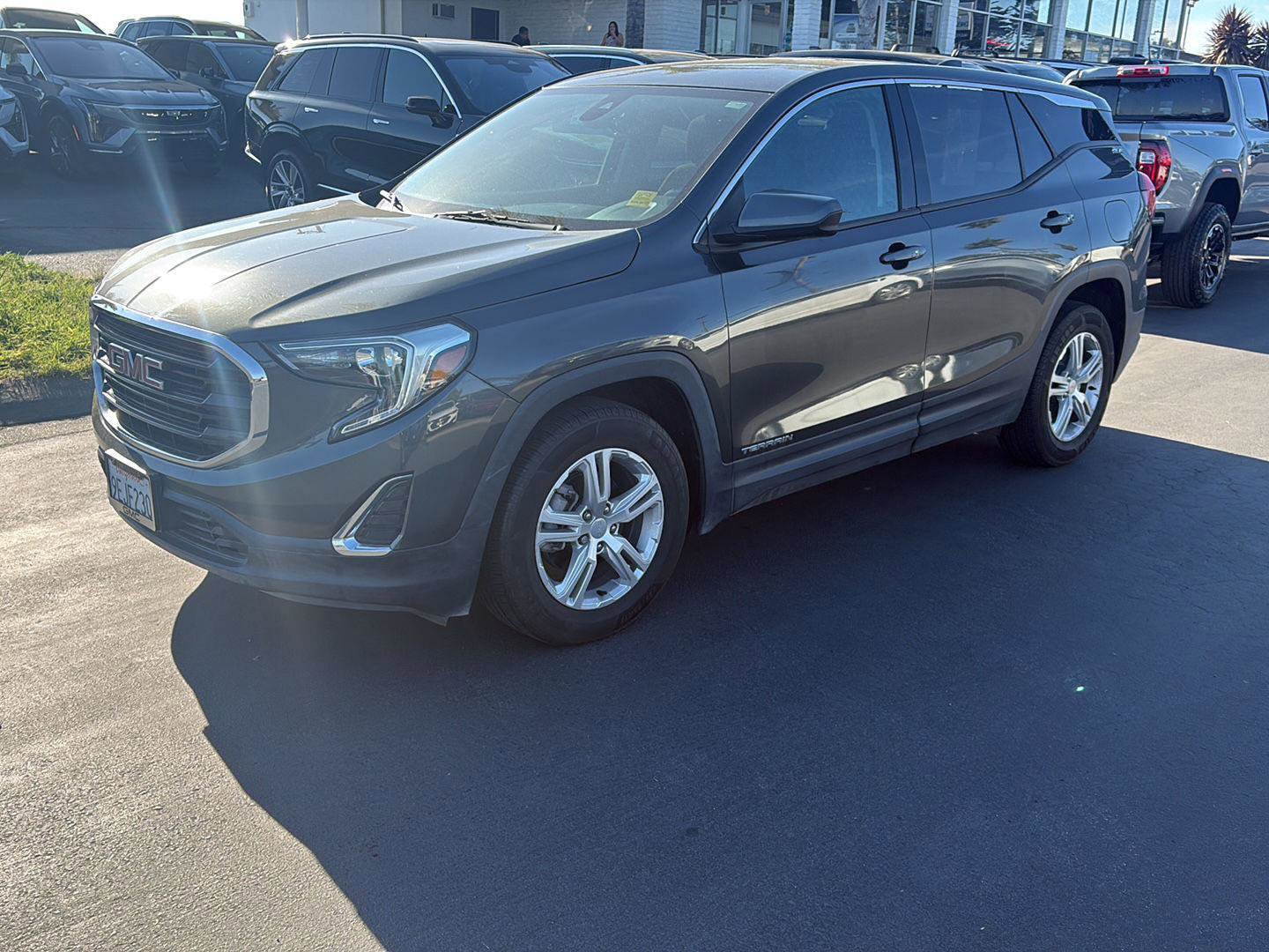 Used 2020 GMC Terrain SLE image 1