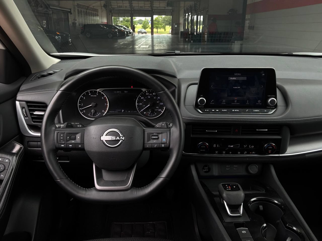 Used 2025 Nissan Rogue SV FWD image 14