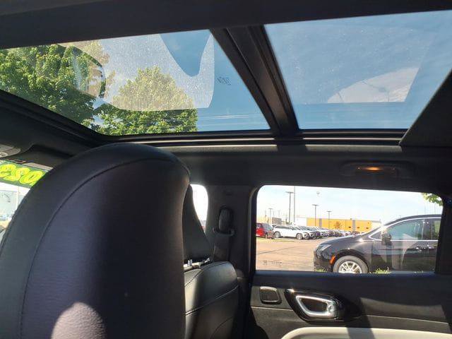 Certified 2023 Jeep Compass Limited w/ Sun and Sound Group AWD/4WD image 13