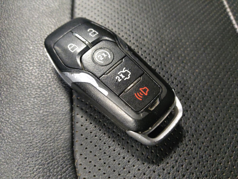 Used 2017 Ford Explorer Limited w/ Equipment Group 303A AWD/4WD image 32