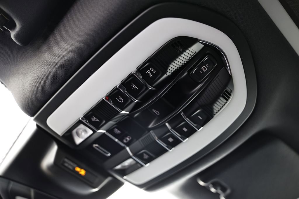 Used 2025 Porsche Macan image 42